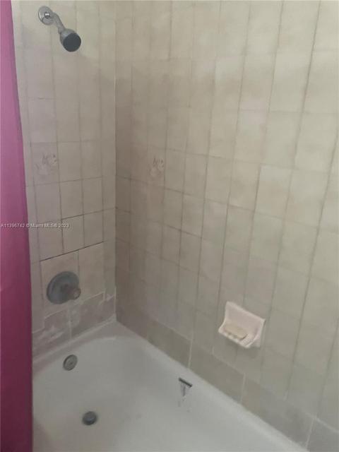 2672 W 72nd St, Hialeah, FL 33016 photo 12