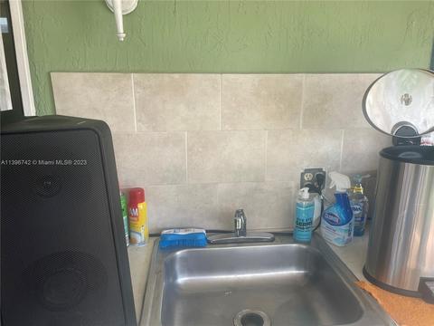 2672 W 72nd St, Hialeah, FL 33016 photo 27