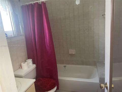 2672 W 72nd St, Hialeah, FL 33016 photo 13
