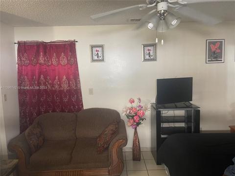 2672 W 72nd St, Hialeah, FL 33016 photo 6