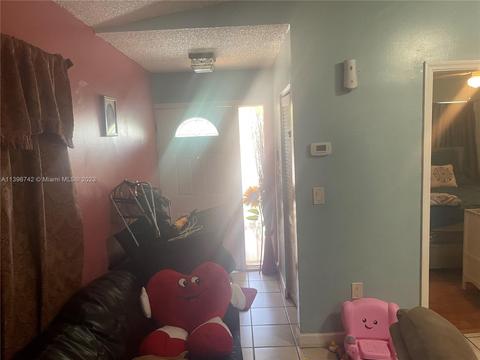 2672 W 72nd St, Hialeah, FL 33016 photo 3