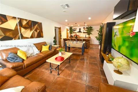 1740 NE 49th St, Fort Lauderdale, FL 33334