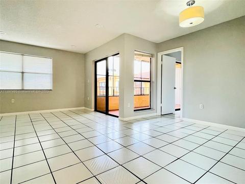 10857 NW 7th St #22-17, Miami, FL 33172