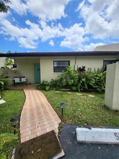 5832 SW 144th Cir Pl, Miami, FL 33183