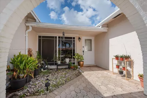 10598 NW 27th Ct, Sunrise, FL 33322