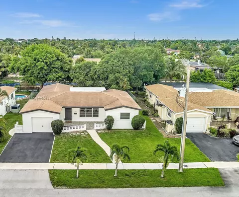 3940 NW 47th Ave, Lauderdale Lakes, FL 33319