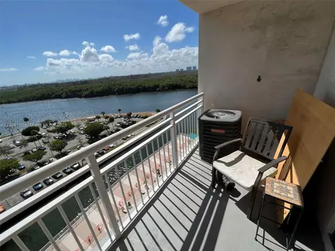 Undisclosed, Sunny Isles Beach, FL 33160