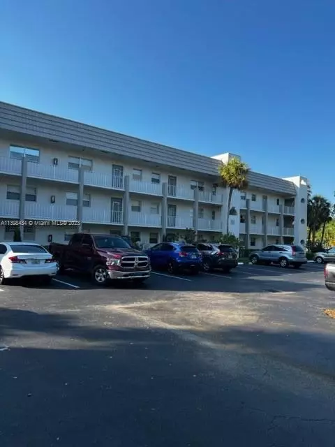 8110 Sunrise Lakes Blvd #102, Sunrise, FL 33322