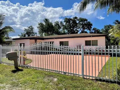 235 NE 150th St, Miami, FL 33161