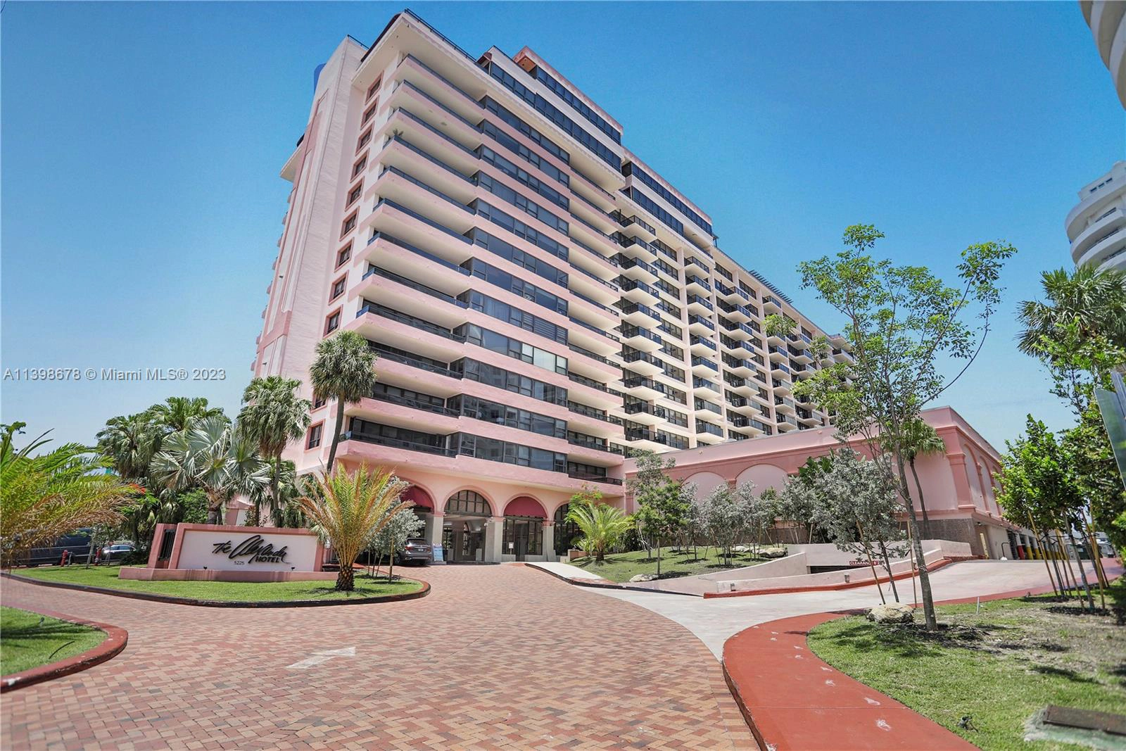 5225 Collins Ave Unit 1216  