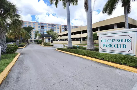17890 W Dixie Hwy 205 Hwy #205, North Miami Beach, FL 33160