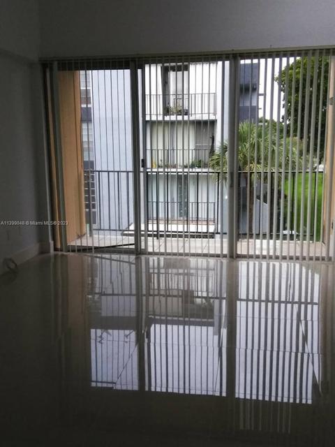 110 Fontainebleau Blvd #313, Miami, FL 33172