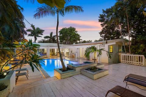 301 NE 115th St, Miami, FL 33161