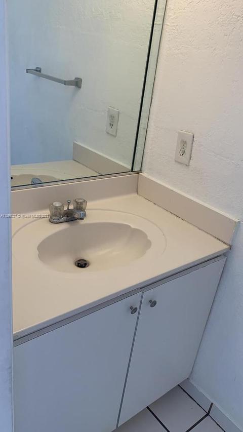 8035 NW 8th St #11, Miami, FL 33126