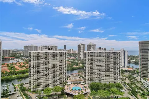 3701 N Country Club Dr #707, Aventura, FL 33180
