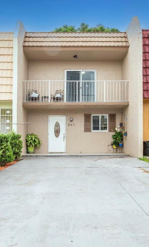 861 W 80th Pl, Hialeah, FL 33014