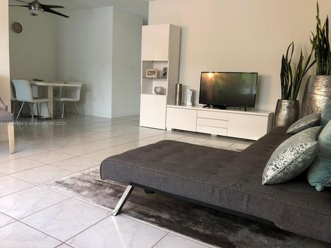 1225 Marseille Dr #18, Miami Beach, FL 33141
