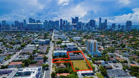 901922 SW 939955965 922 Sw 8th St, Miami, FL 33130