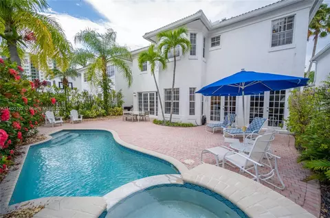 3661 NE 200th St, Aventura, FL 33180