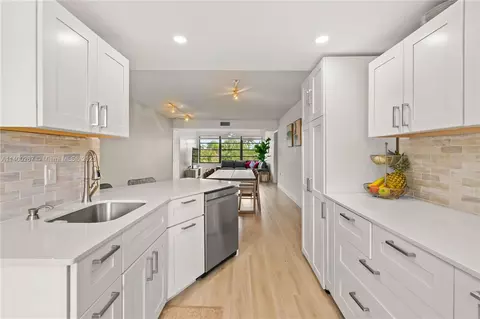 6109 Balboa Cir #301, Boca Raton, FL 33433