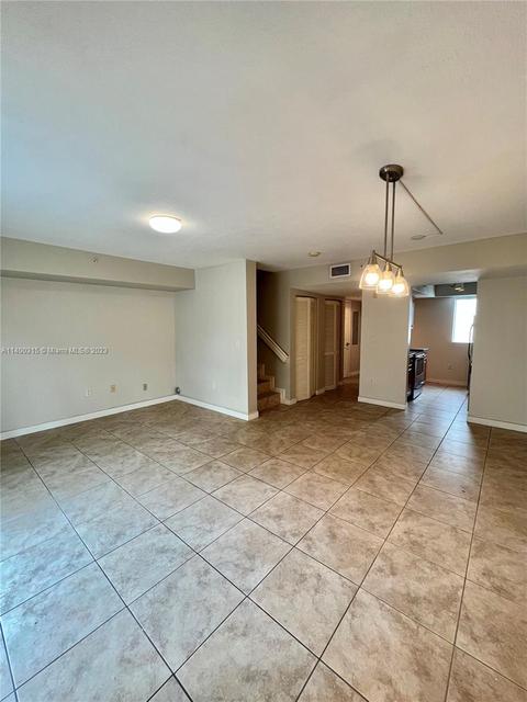 630 85th St #202, Miami Beach, FL 33141
