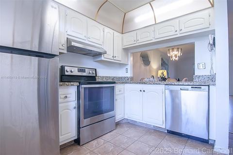 10434 Sunrise Lakes Blvd #302, Sunrise, FL 33322