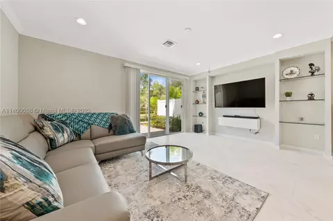 5895 Monterra Club Dr, Lake Worth, FL 33463