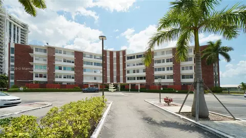 1700 NE 105th St #310, Miami Shores, FL 33138