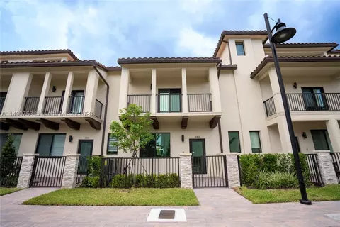 4466 NW 83rd Ave, Doral, FL 33166