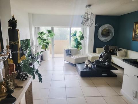 880 NE 69th St #4K, Miami, FL 33138