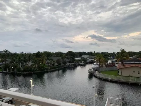 2450 NE 135th St #301, North Miami, FL 33181