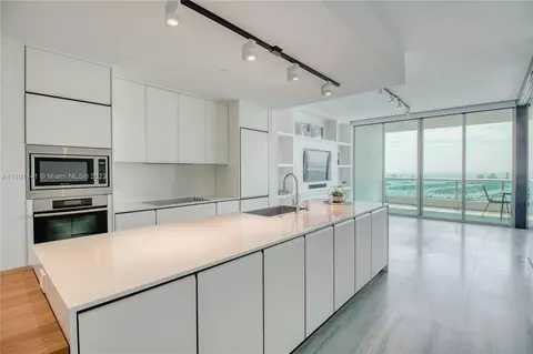 900 Biscayne Blvd #5605, Miami, FL 33132