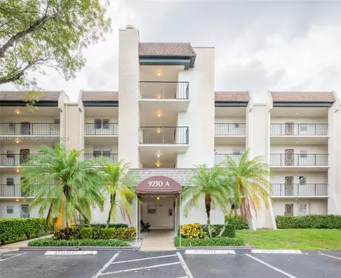 9230 Lagoon Pl #102, Davie, FL 33324