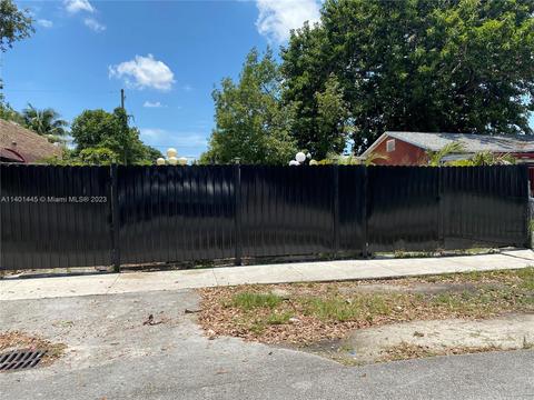 1978 NW 48th St, Miami, FL 33142