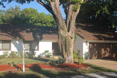620 SW 99th Ave, Pembroke Pines, FL 33025
