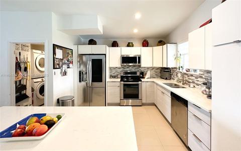 11481 SW 40th Ter, Miami, FL 33165