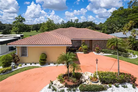 5706 Melaleuca Dr, Tamarac, FL 33319
