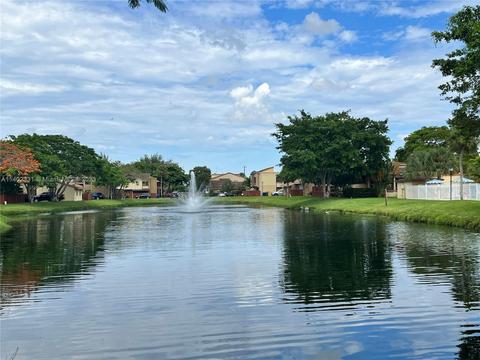 8433 W Missionwood Dr #D-13, Miramar, FL 33025