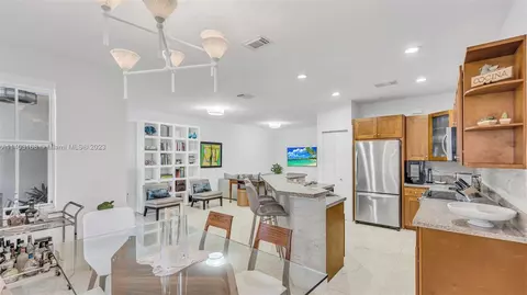 10708 NW 77th St, Doral, FL 33178