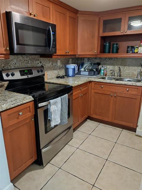 8830 Fontainebleau Blvd #104, Miami, FL 33172