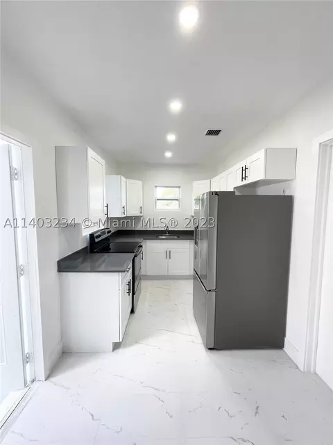 2211 NW 82nd St, Miami, FL 33147