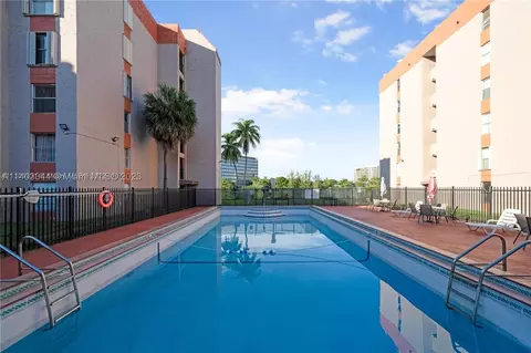 5201 NW 7th St #201, Miami, FL 33126