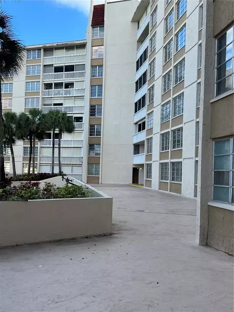 6921 Environ Blvd #2P, Lauderhill, FL 33319