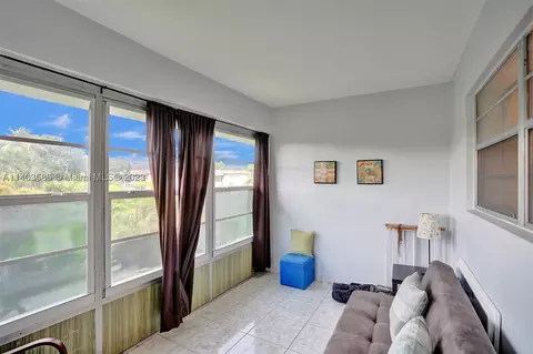 5051 W Oakland Park Blvd #308, Lauderdale Lakes, FL 33313