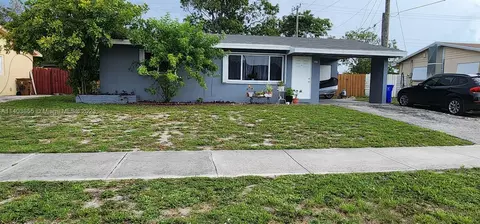 700 SW 14th St, Deerfield Beach, FL 33441
