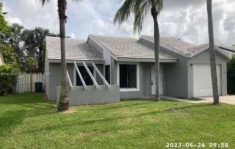 5680 Strawberry Lakes Cir, Lake Worth, FL 33463