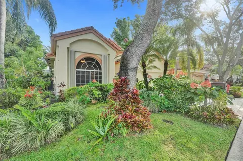 5065 NW 95th Dr, Coral Springs, FL 33076