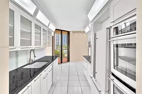 20191 E Country Club Dr #502, Aventura, FL 33180