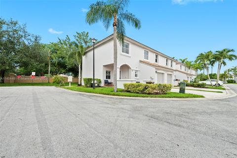 111 SW 168th Ter, Pembroke Pines, FL 33027