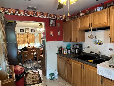 5517 NE 3rd Ave, Oakland Park, FL 33334